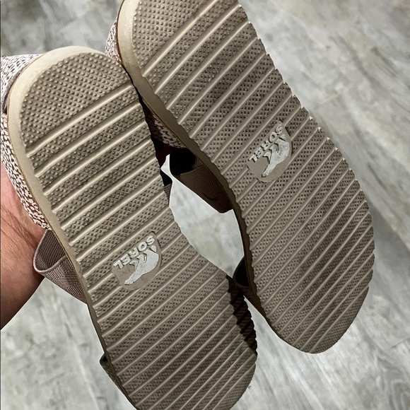 Sorel Blush and Tan Sandals size 9 says 10 fits like a 9 narrow - Picture 6 of 7